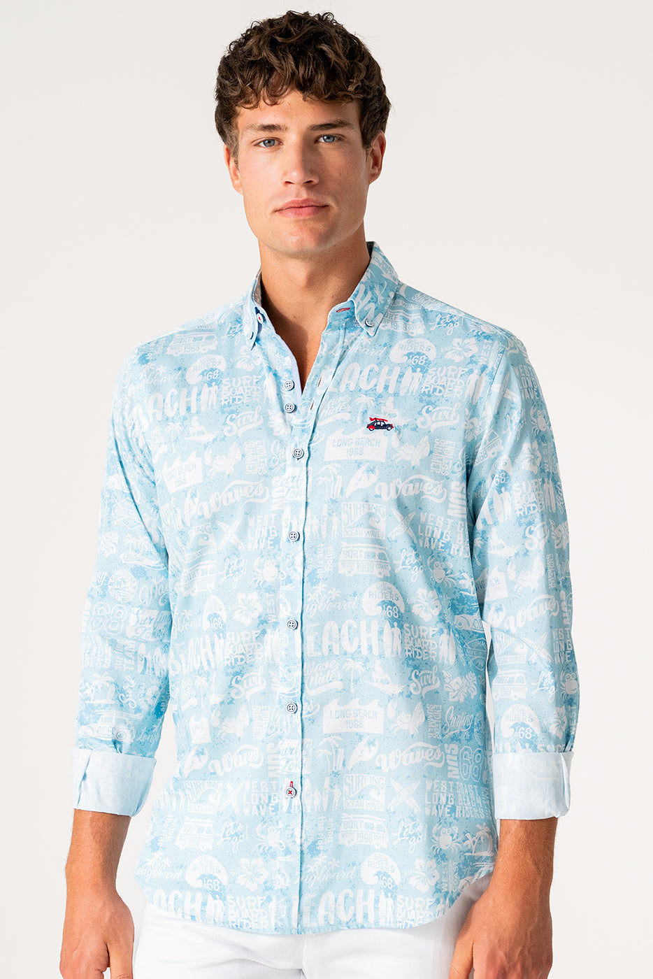 Camisa hombre con motivos playeros en tono celeste