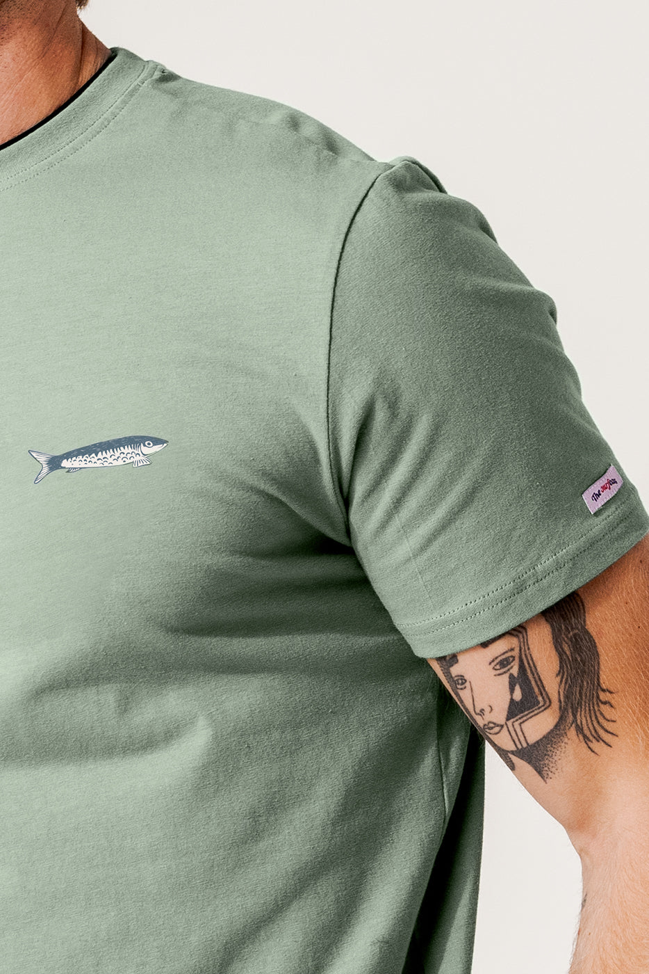 Camiseta hombre estampado sardinas verde