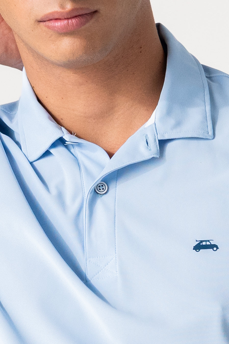 Polo hombre tejido técnico en celeste