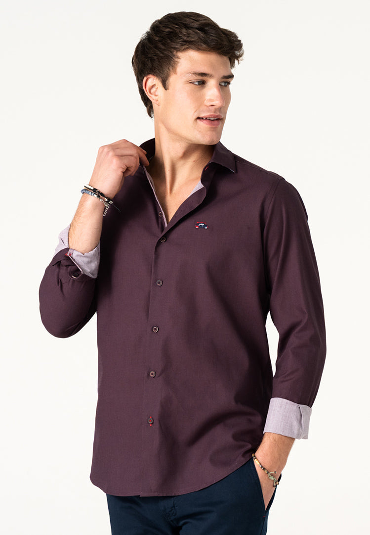 Camisa hombre lisa tono granate