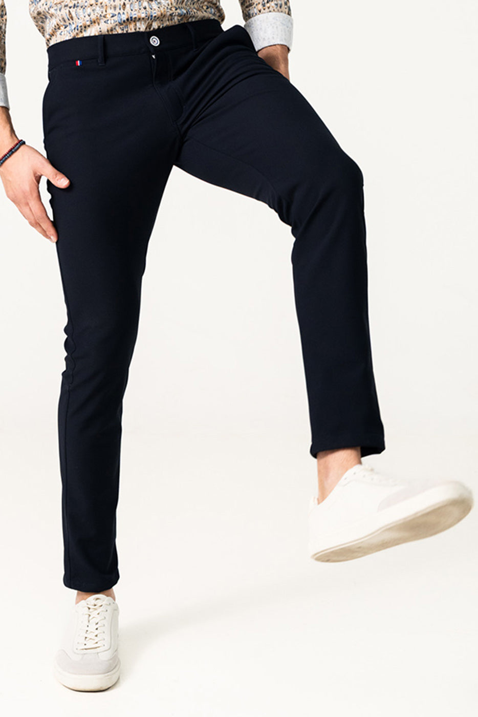 Pantalón elástico negro hombre